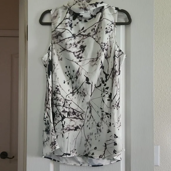 Tahari Arthur S Levine, sleeveless blouse, size 1x - Picture 5 of 5